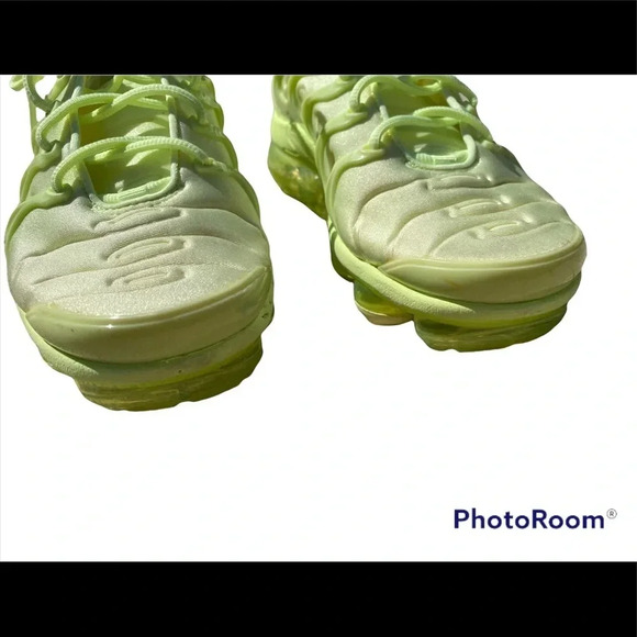 Women’s Nike Air VaporMax Plus Barely Volt Neon Yellow - Picture 3 of 10
